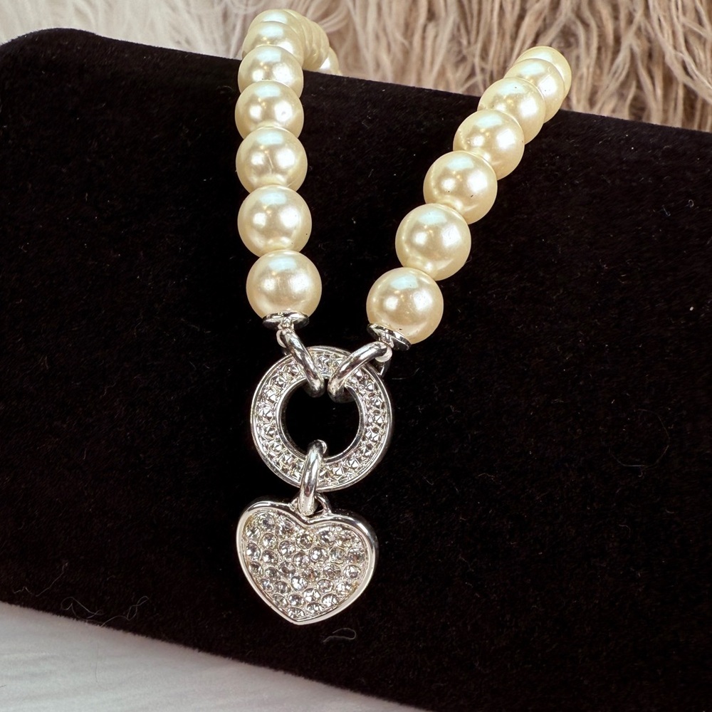 Elegant Faux Pearl Silvertone Bling Heart Lightweight Necklace